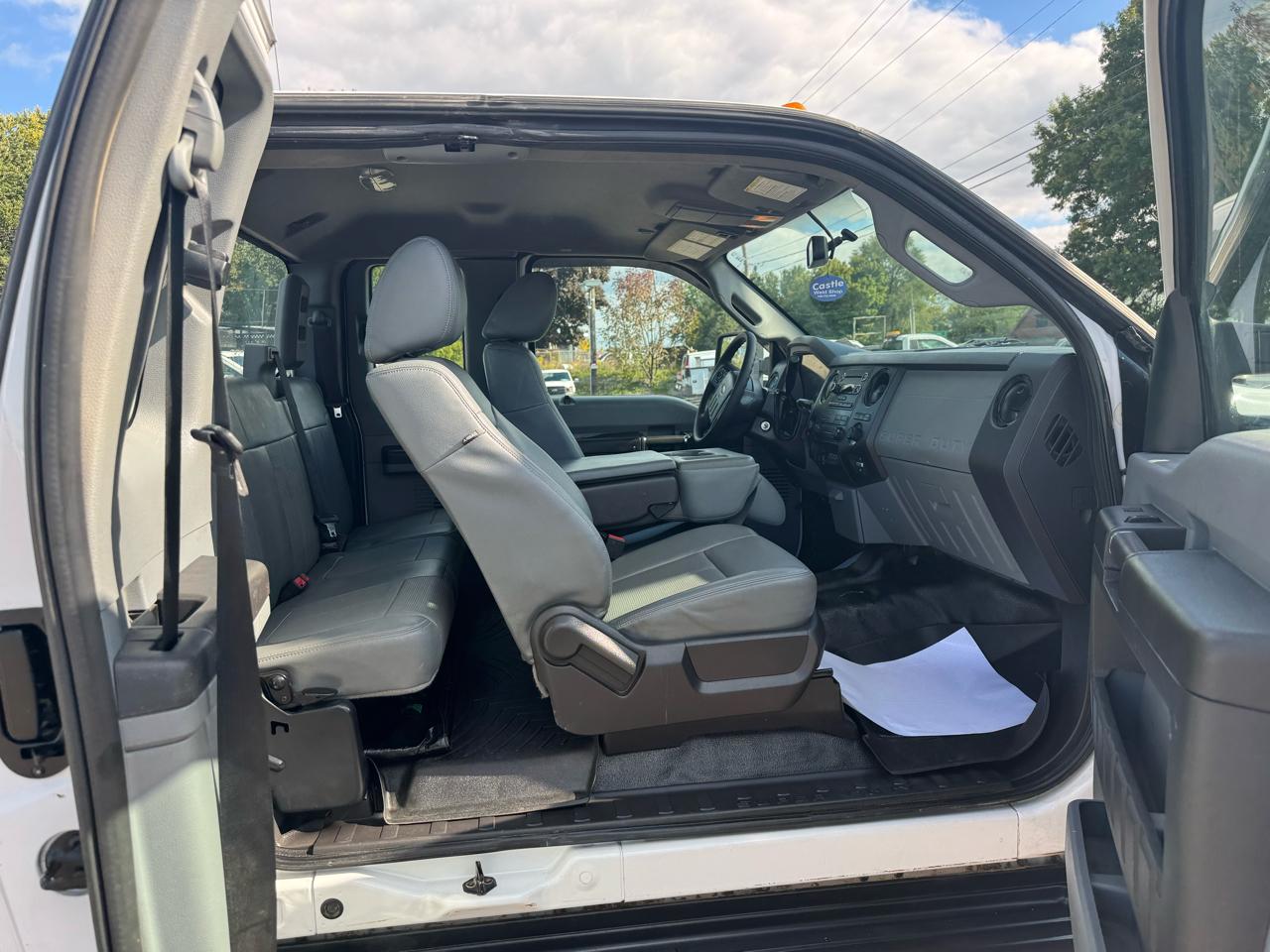 Ford Super Duty F-450 DRW 4WD SuperCab 162" WB 60" CA XL 2016