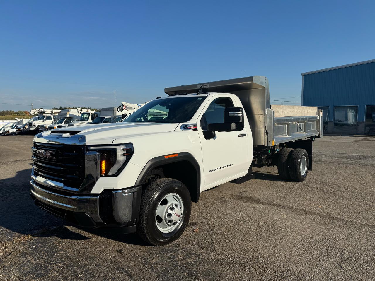 GMC Sierra 3500HD CC 4WD Reg Cab 171" WB, 84.5" CA Pro 2025