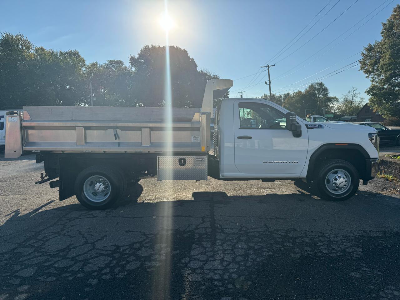 GMC Sierra 3500HD CC 4WD Reg Cab 171" WB, 84.5" CA Pro 2025