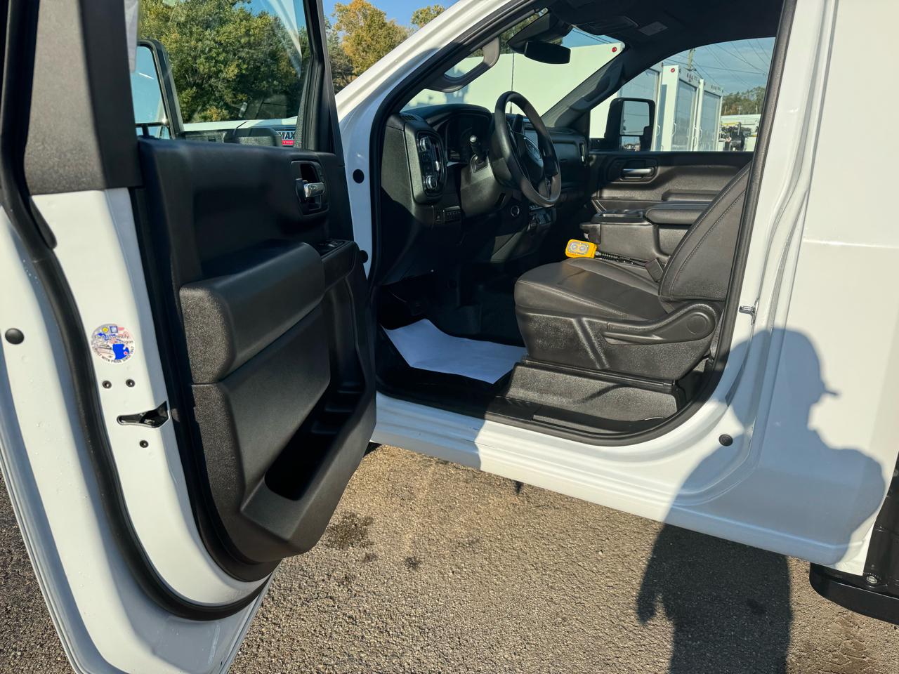 GMC Sierra 3500HD CC 4WD Reg Cab 171" WB, 84.5" CA Pro 2025
