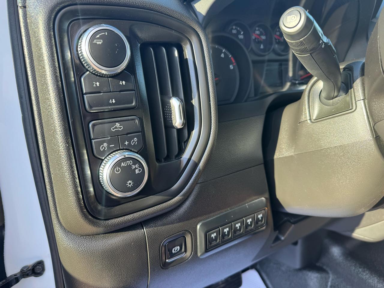 GMC Sierra 3500HD CC 4WD Reg Cab 171" WB, 84.5" CA Pro 2025