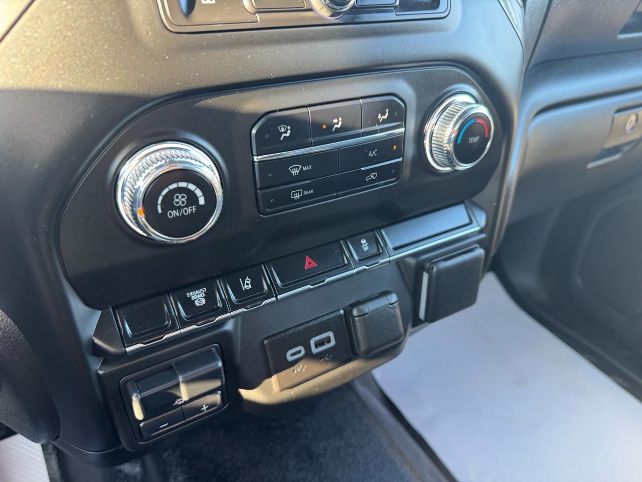 GMC Sierra 3500HD CC 4WD Reg Cab 171" WB, 84.5" CA Pro 2025