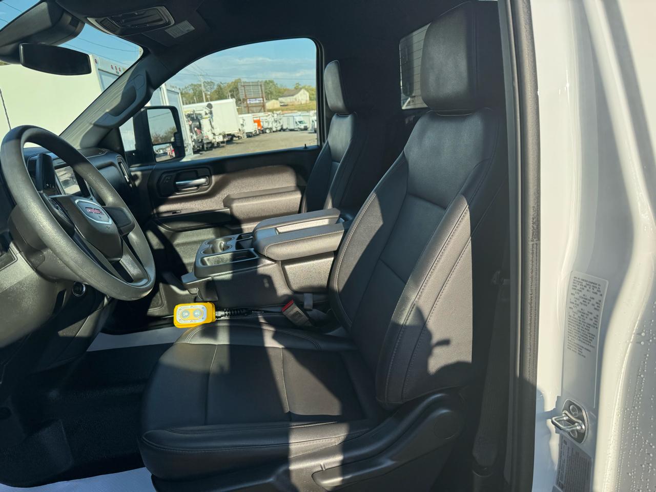 GMC Sierra 3500HD CC 4WD Reg Cab 171" WB, 84.5" CA Pro 2025