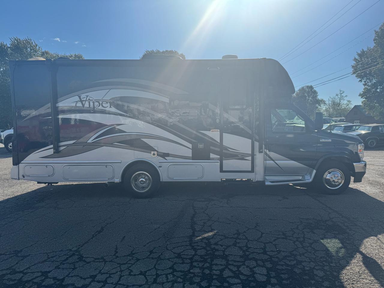 Ford E-Series Cutaway E-350 SRW 138" WB 2023