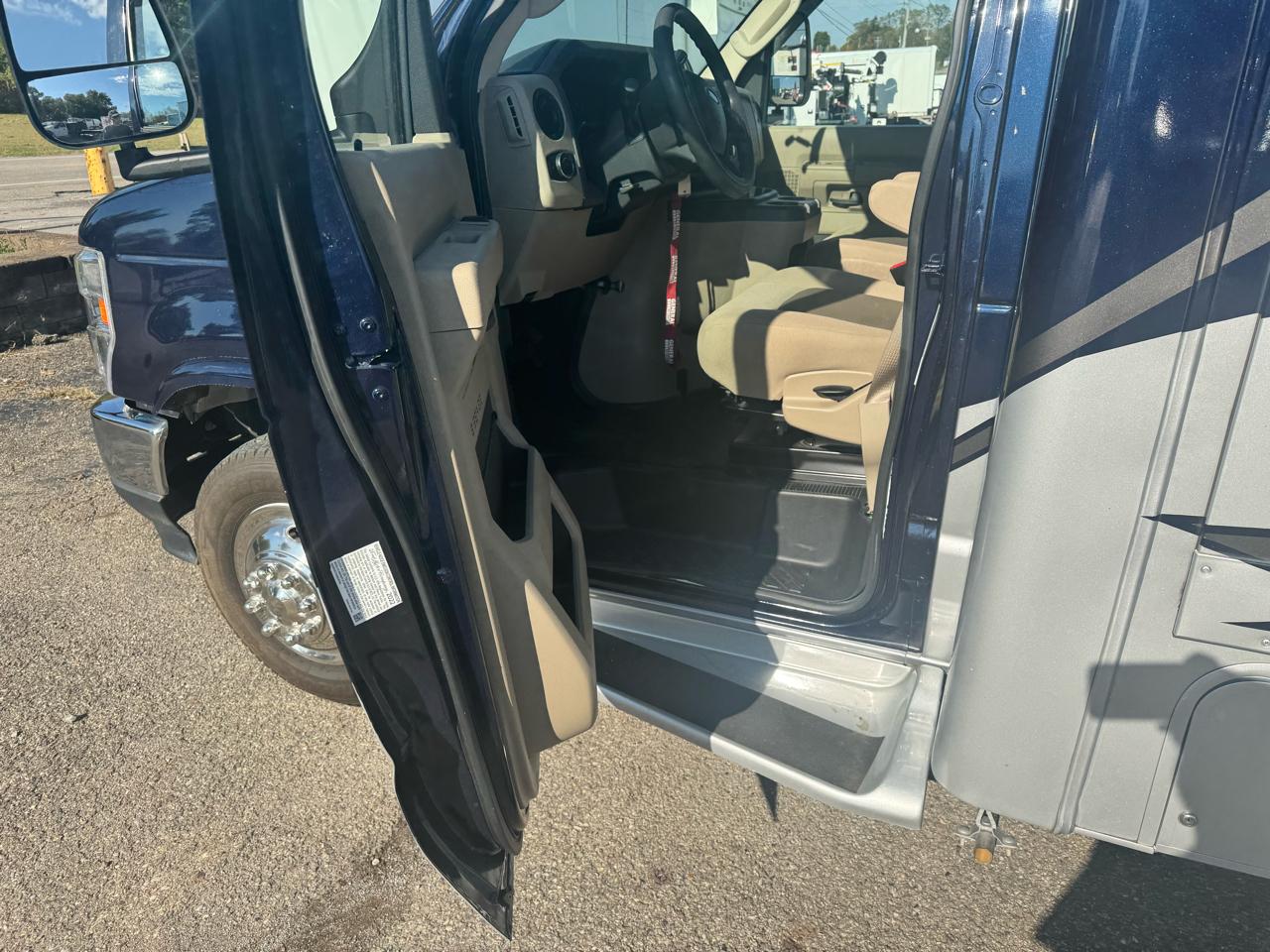 Ford E-Series Cutaway E-350 SRW 138" WB 2023