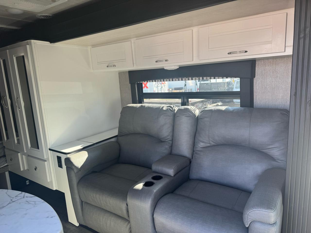 Ford E-Series Cutaway E-350 SRW 138" WB 2023