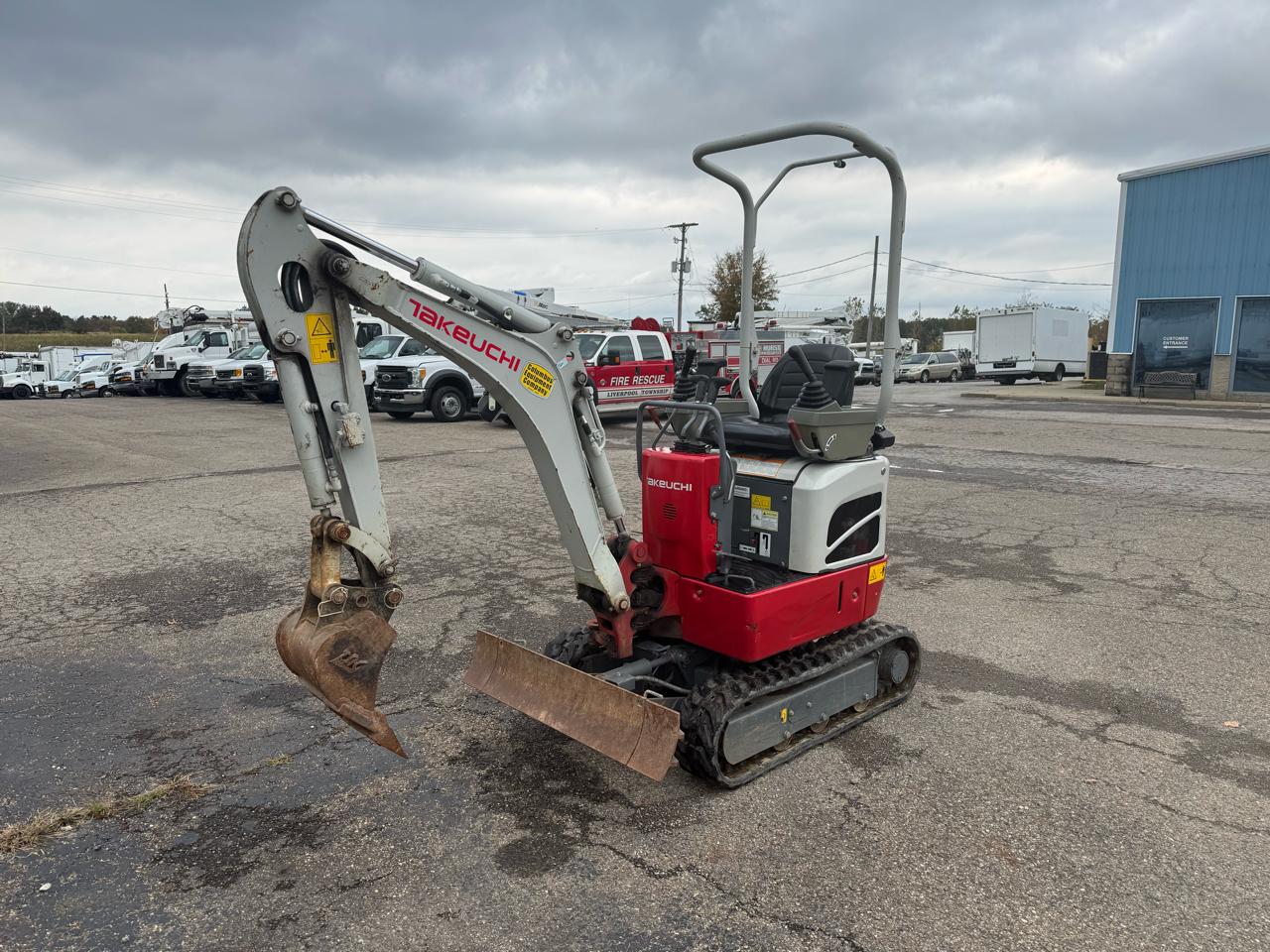 Takeuchi TB210R  2023