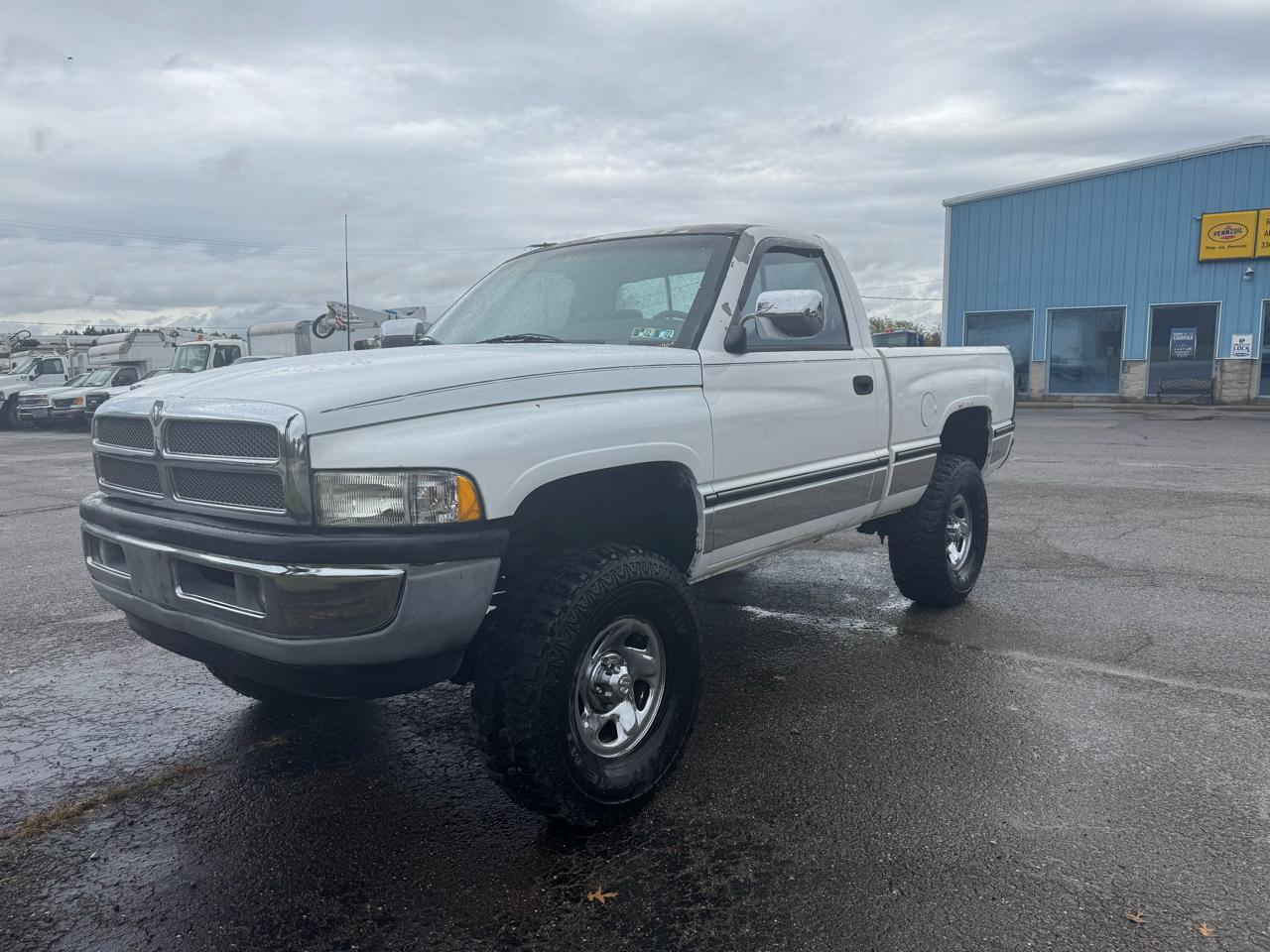 Dodge Ram 1500 2dr Reg Cab 119" WB 4WD 1998