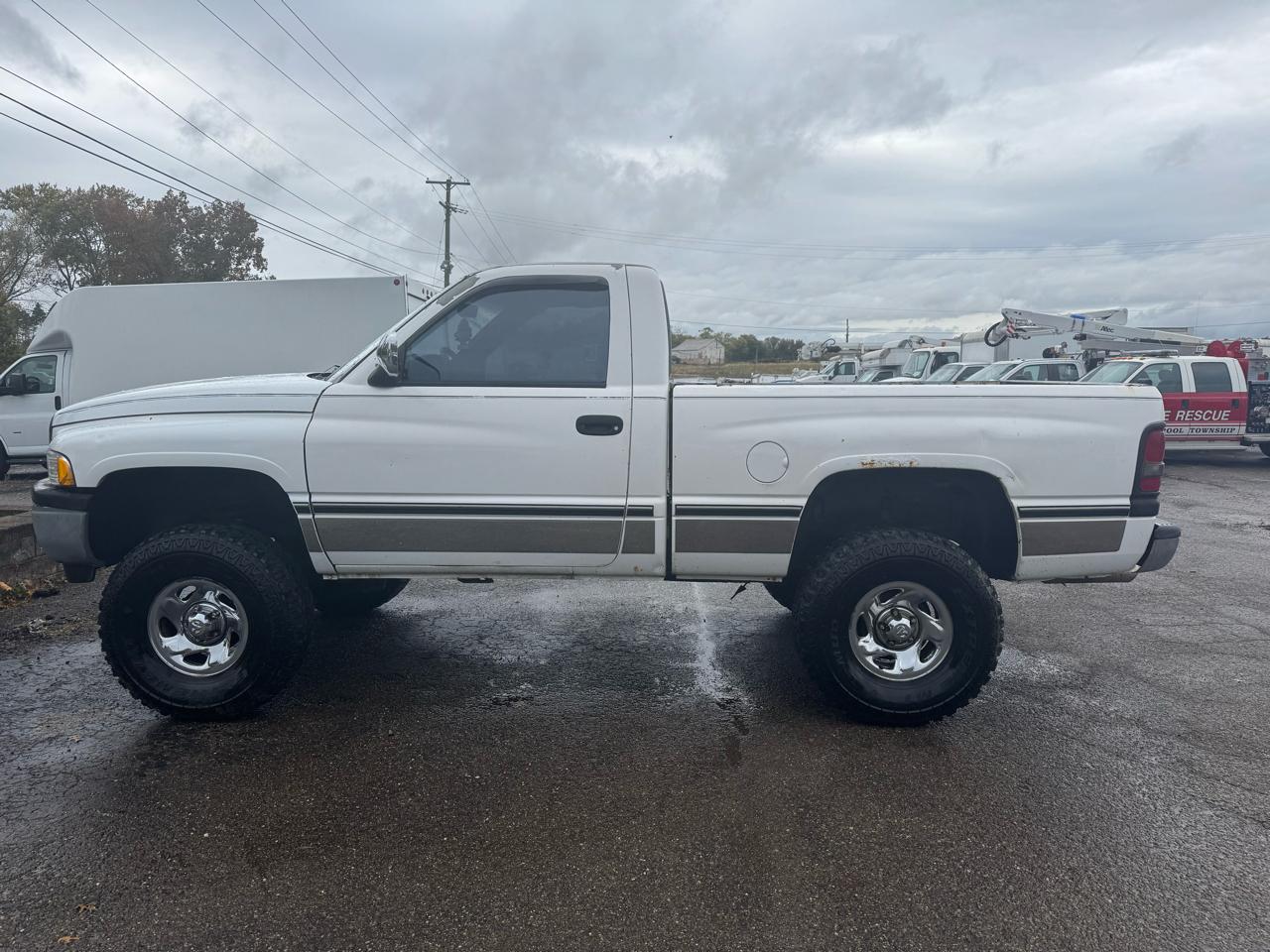 Dodge Ram 1500 2dr Reg Cab 119" WB 4WD 1998