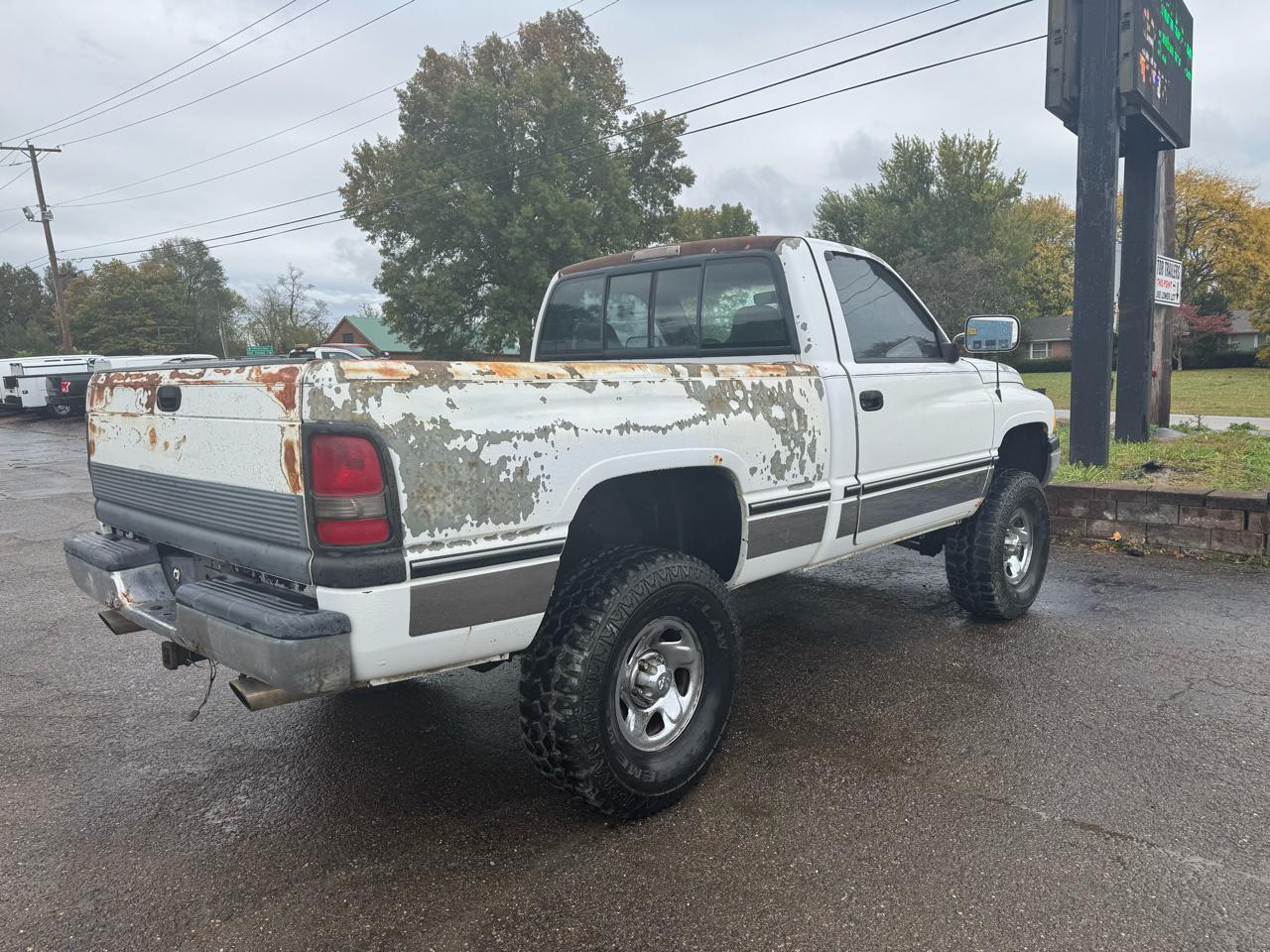 Dodge Ram 1500 2dr Reg Cab 119" WB 4WD 1998