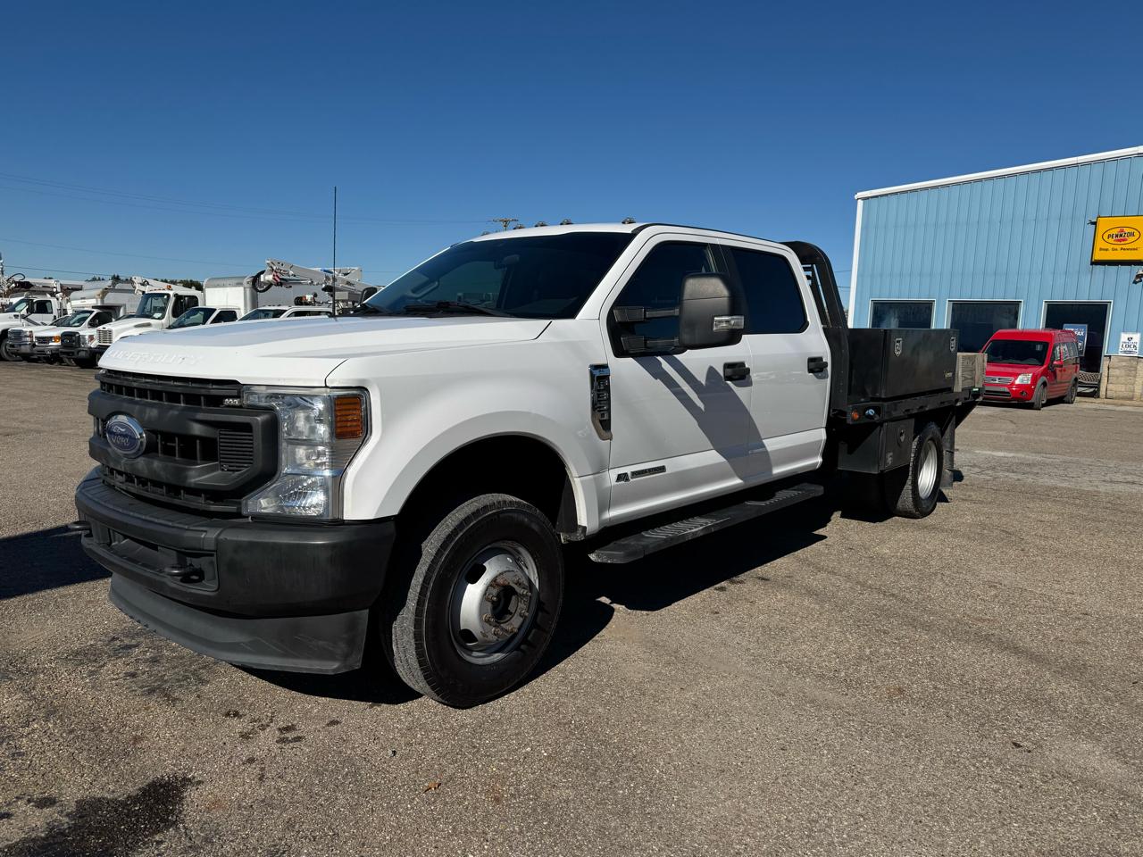 Ford Super Duty F-350 DRW XL 4WD Crew Cab 179" WB 60" CA 2022