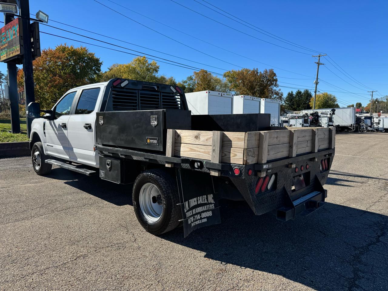 Ford Super Duty F-350 DRW XL 4WD Crew Cab 179" WB 60" CA 2022
