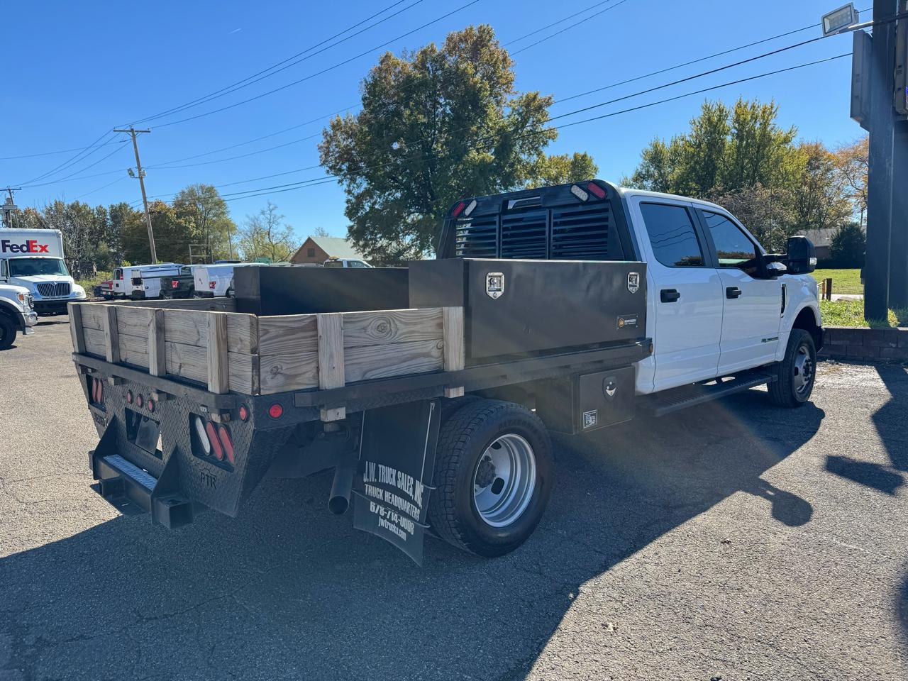 Ford Super Duty F-350 DRW XL 4WD Crew Cab 179" WB 60" CA 2022