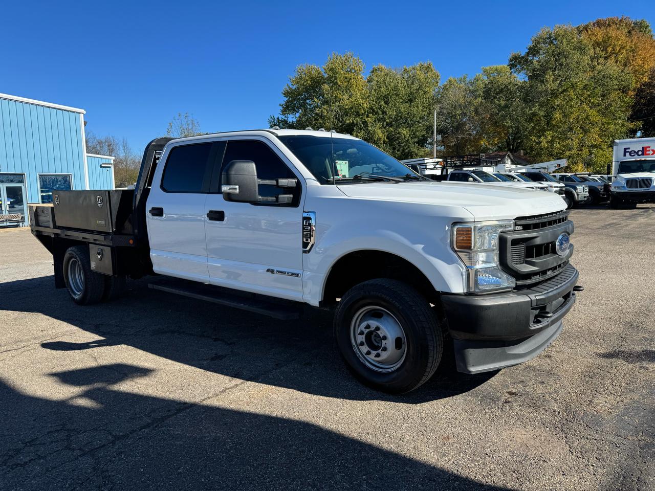 Ford Super Duty F-350 DRW XL 4WD Crew Cab 179" WB 60" CA 2022