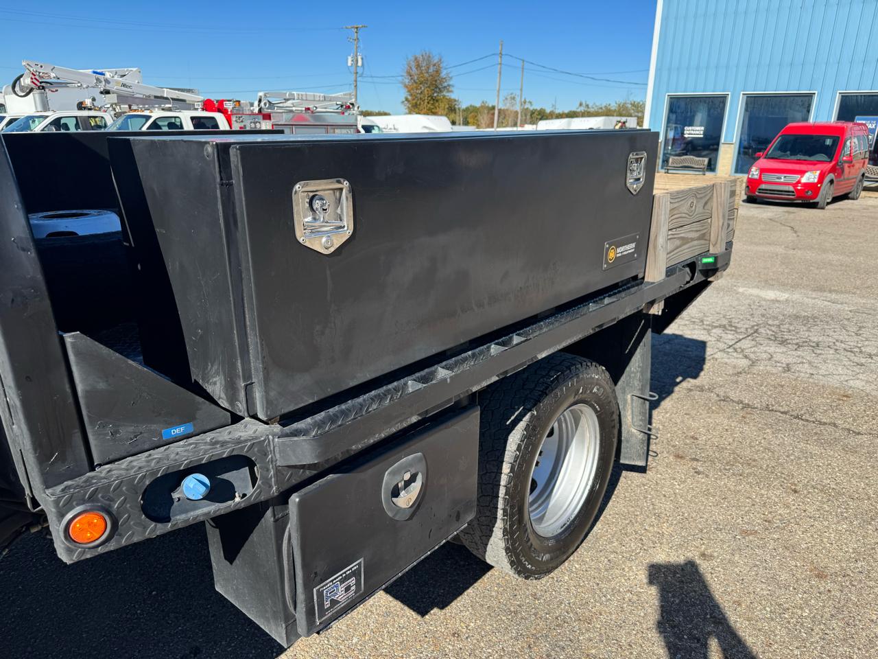 Ford Super Duty F-350 DRW XL 4WD Crew Cab 179" WB 60" CA 2022