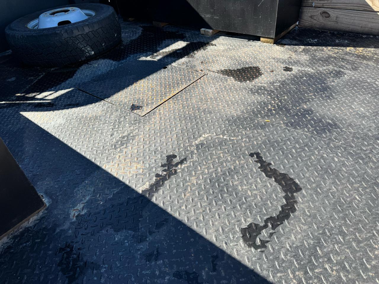 Ford Super Duty F-350 DRW XL 4WD Crew Cab 179" WB 60" CA 2022