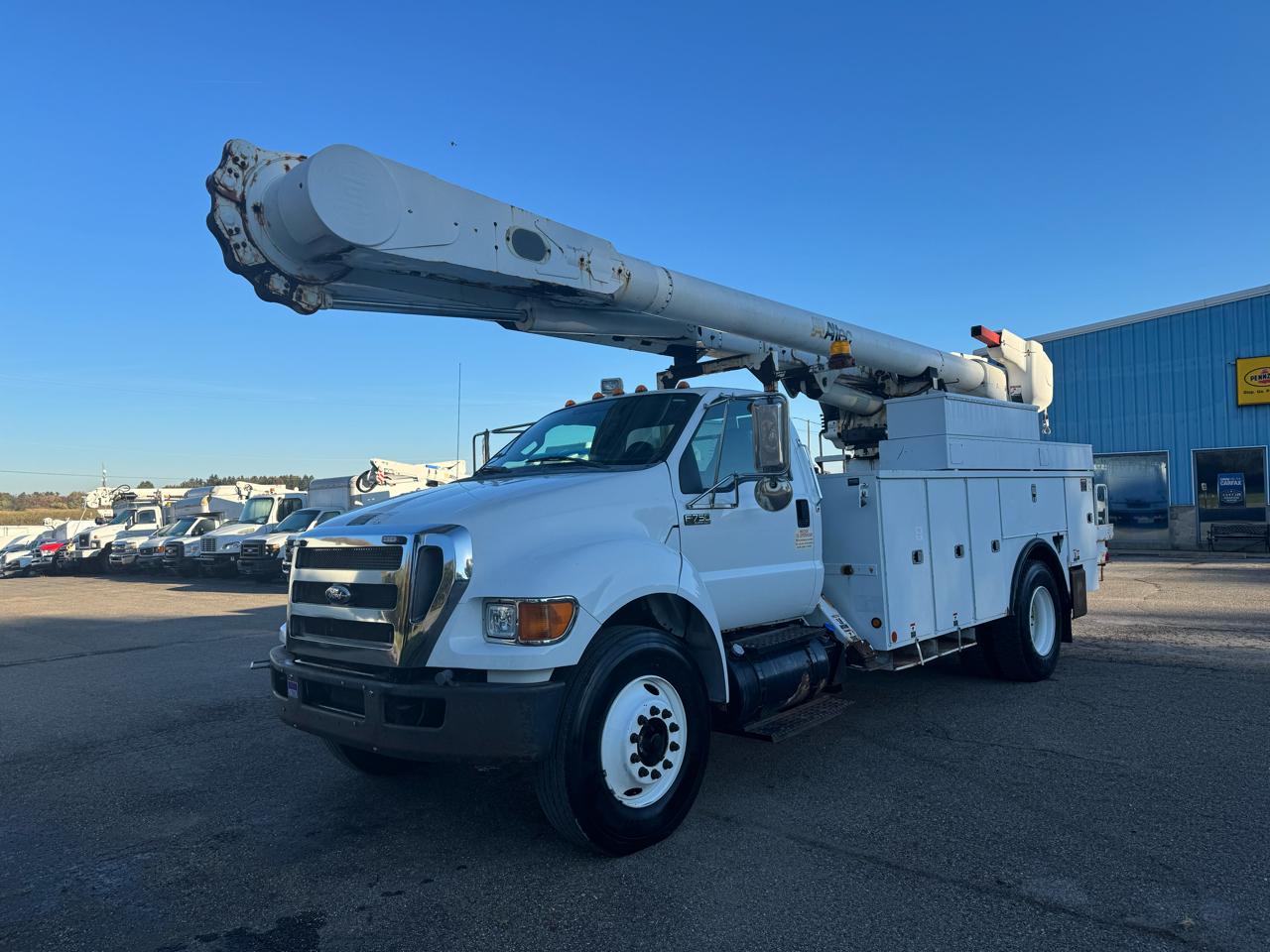Ford Super Duty F-750 Straight Frame Reg Cab XLT 2011