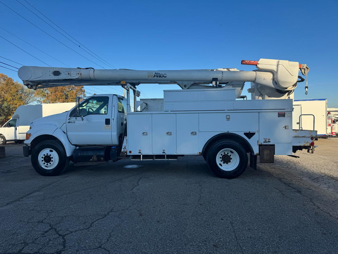 Ford Super Duty F-750 Straight Frame Reg Cab XLT 2011