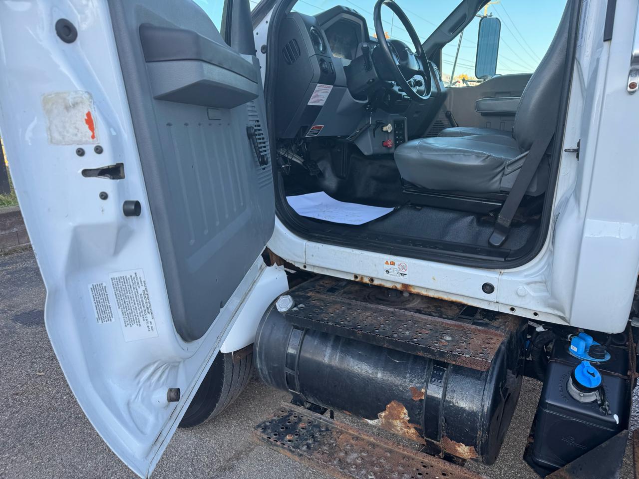 Ford Super Duty F-750 Straight Frame Reg Cab XLT 2011