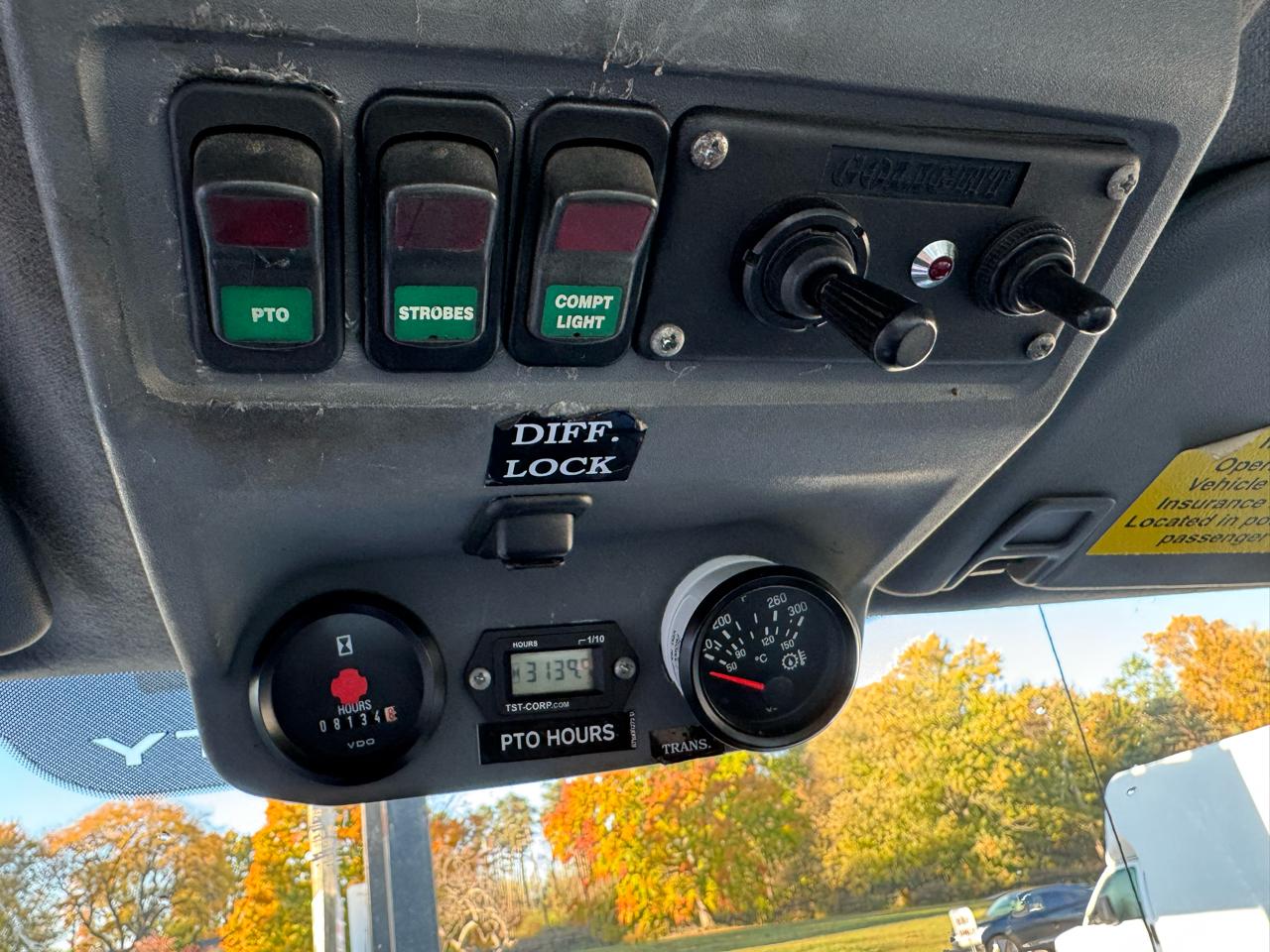 Ford Super Duty F-750 Straight Frame Reg Cab XLT 2011