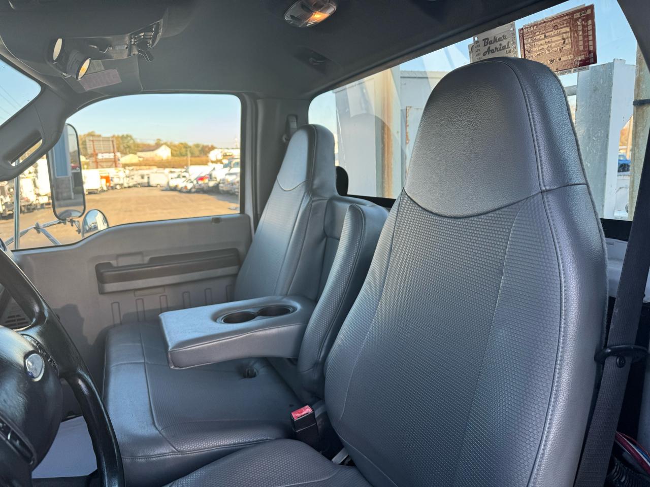 Ford Super Duty F-750 Straight Frame Reg Cab XLT 2011