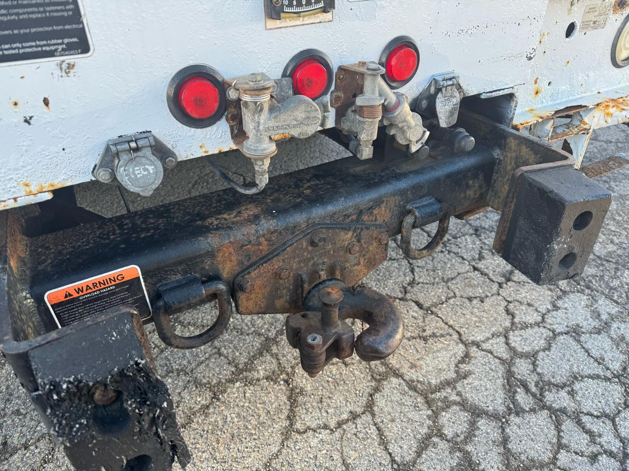 Ford Super Duty F-750 Straight Frame Reg Cab XLT 2011