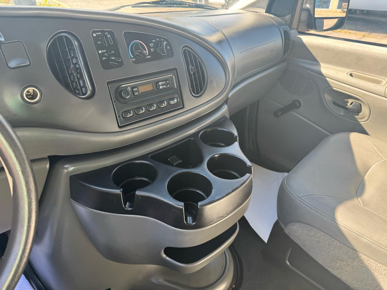 Ford Econoline Cargo Van E-250 2006