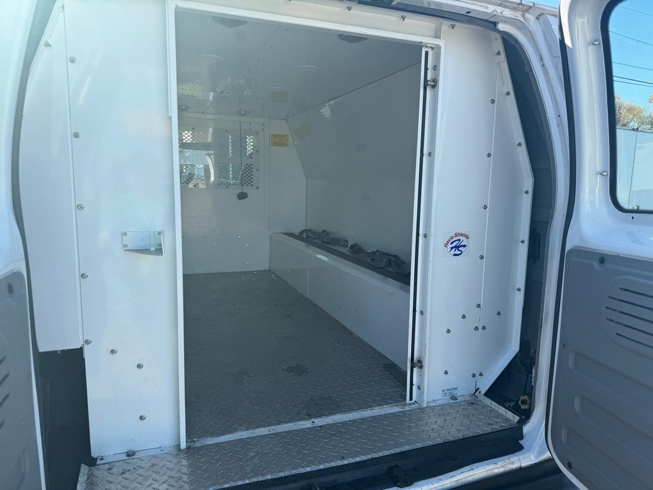 Ford Econoline Cargo Van E-250 2006