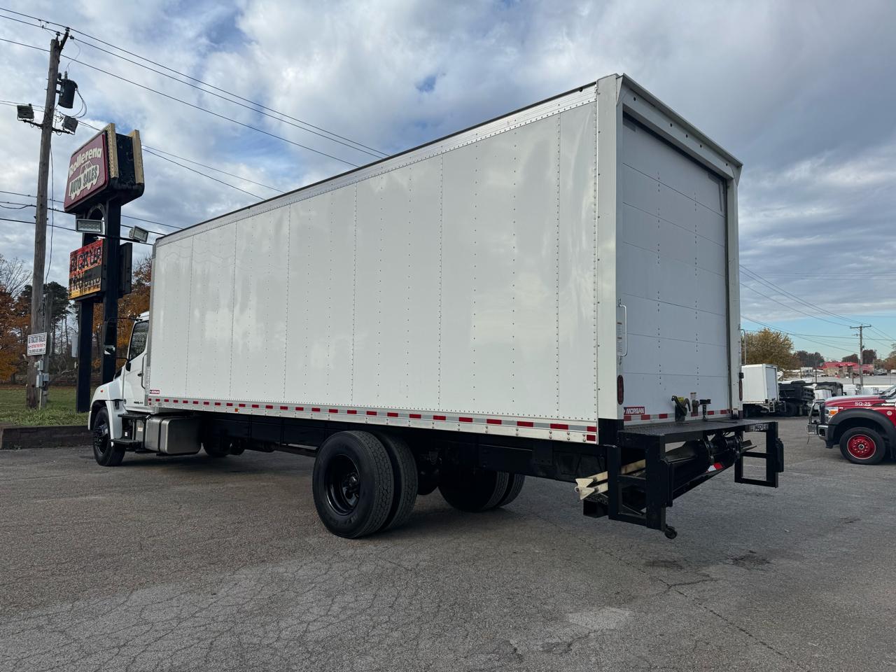 Hino 268A  2019