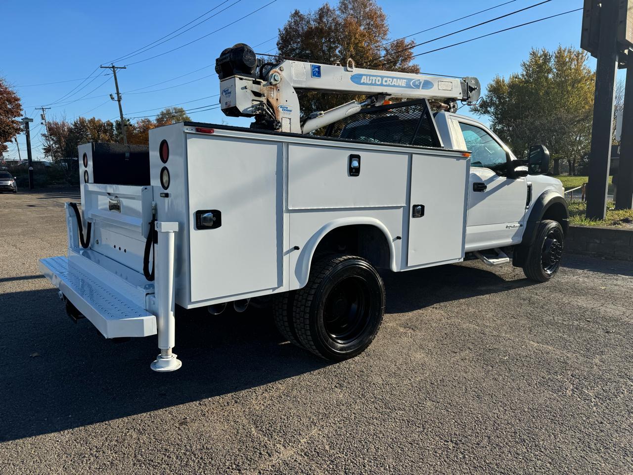 Ford Super Duty F-550 DRW XL 2WD Reg Cab 145" WB 60" CA 2017