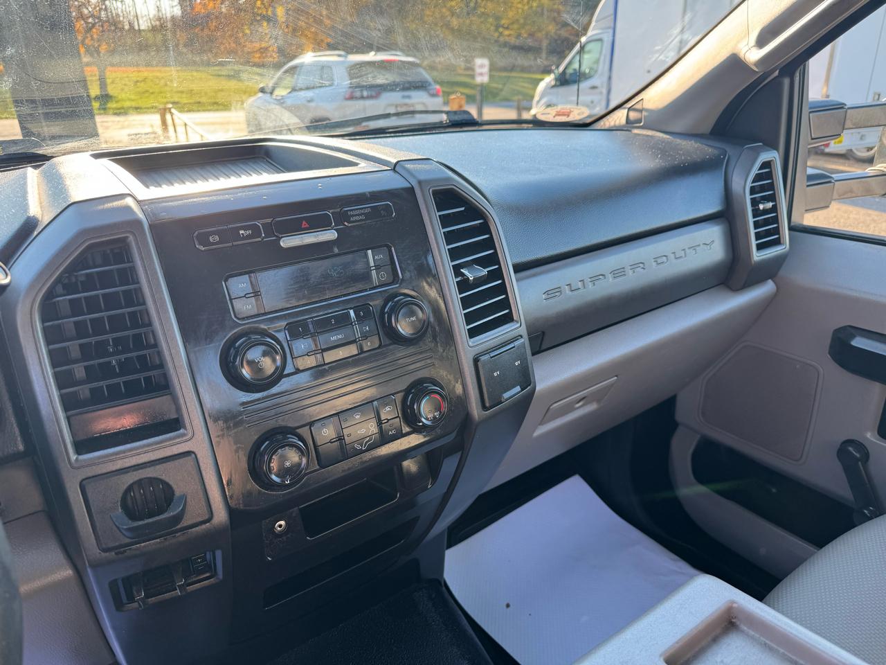Ford Super Duty F-550 DRW XL 2WD Reg Cab 145" WB 60" CA 2017