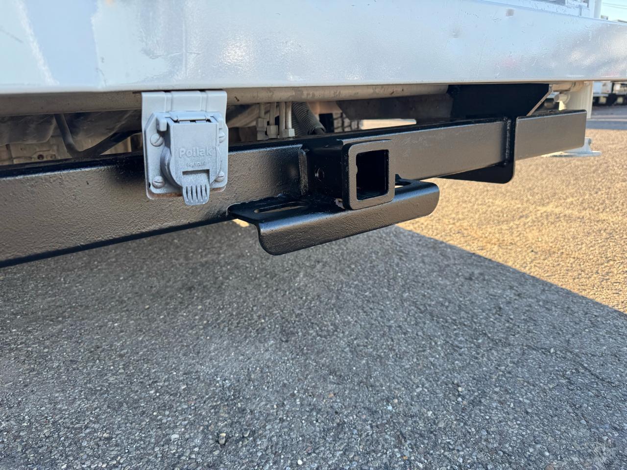 Ford Super Duty F-550 DRW XL 2WD Reg Cab 145" WB 60" CA 2017
