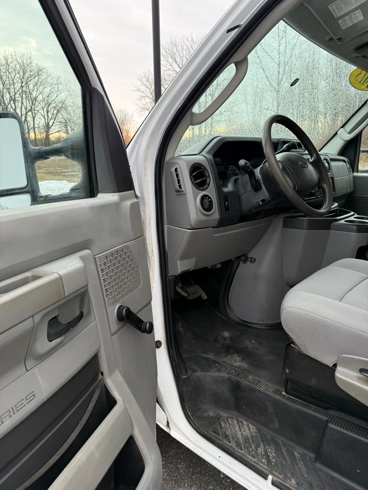 Ford Econoline E-350 Super Duty 2013
