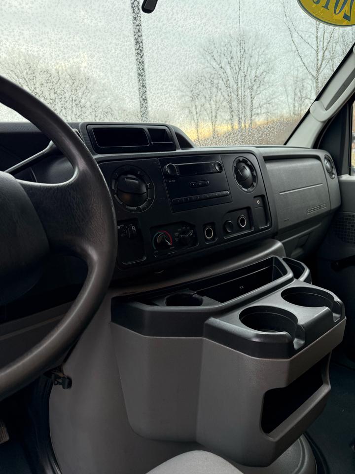 Ford Econoline E-350 Super Duty 2013