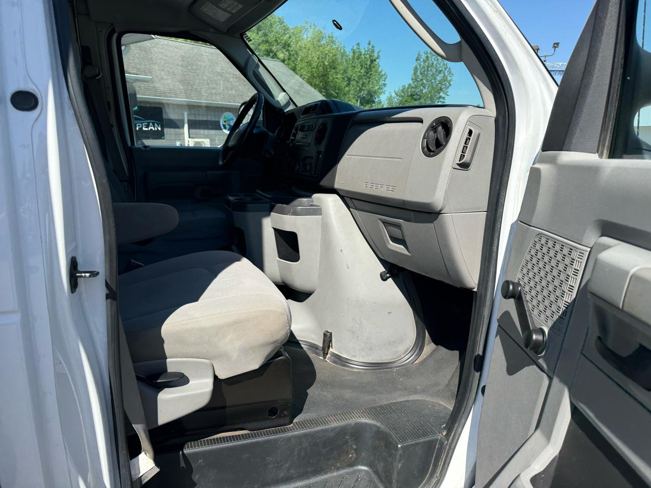 Ford Econoline E-350 Super Duty 2013