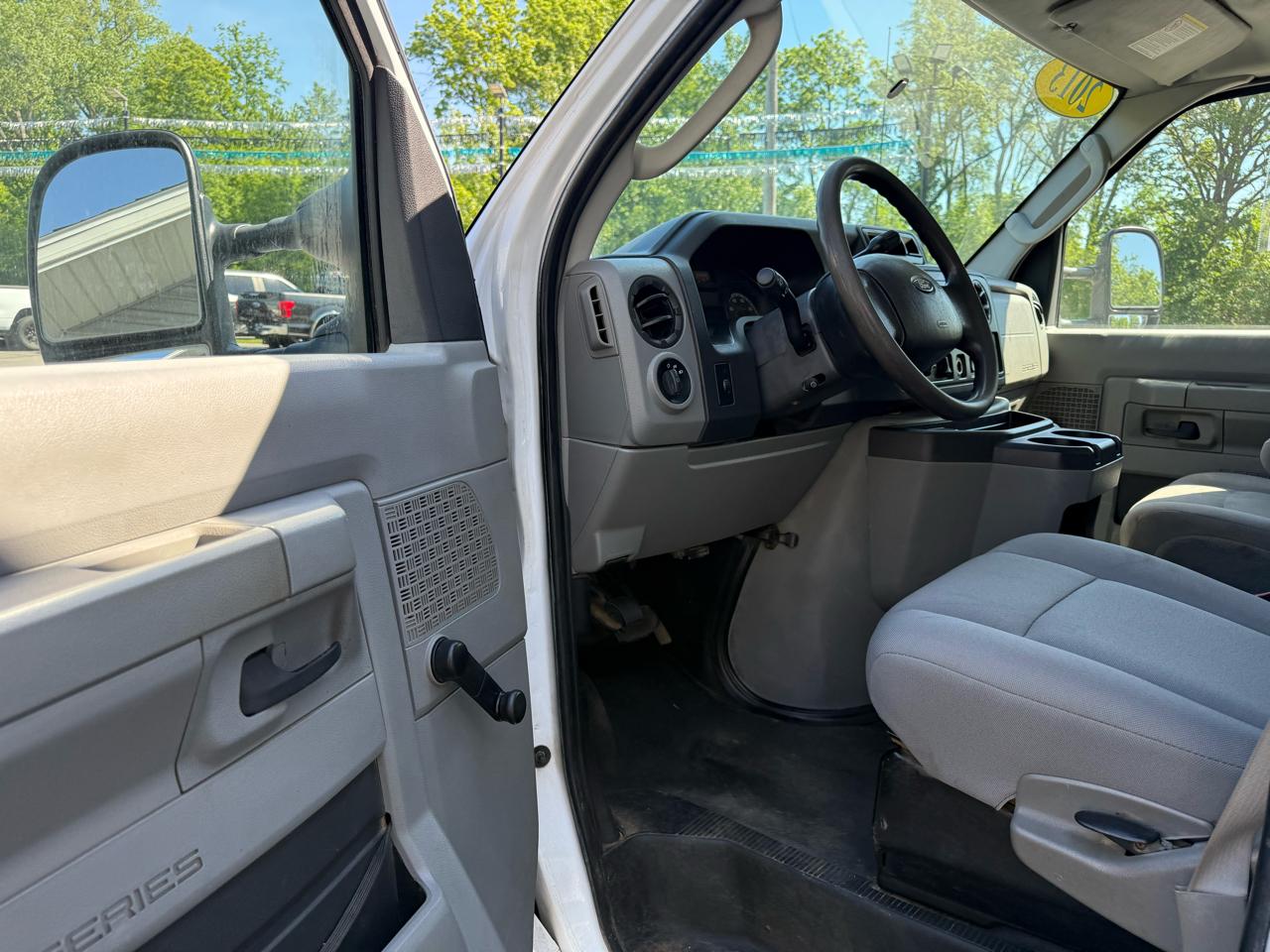 Ford Econoline E-350 Super Duty 2013