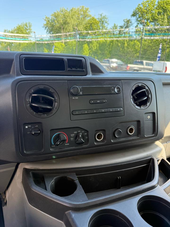 Ford Econoline E-350 Super Duty 2013
