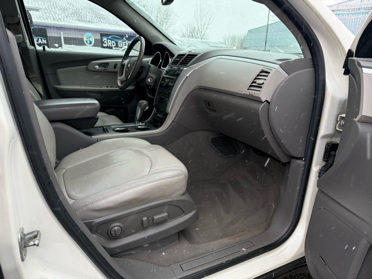 Chevrolet Traverse 1LT AWD 2011