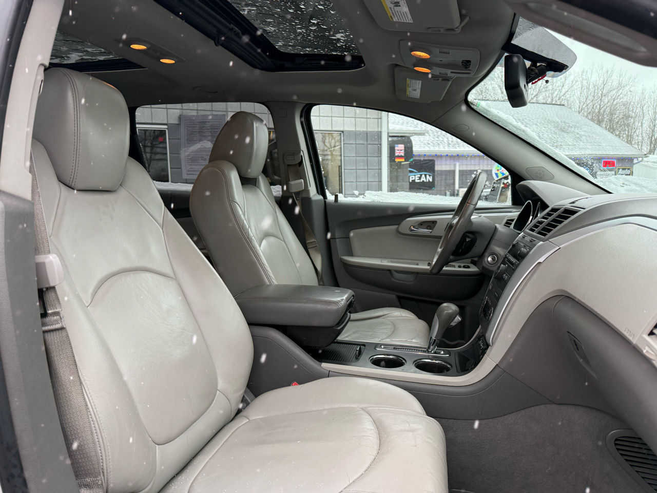 Chevrolet Traverse 1LT AWD 2011