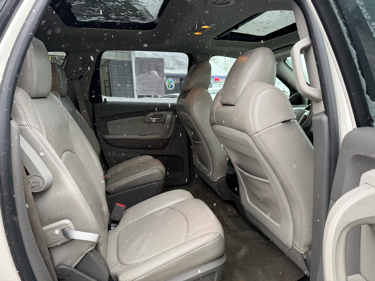 Chevrolet Traverse 1LT AWD 2011