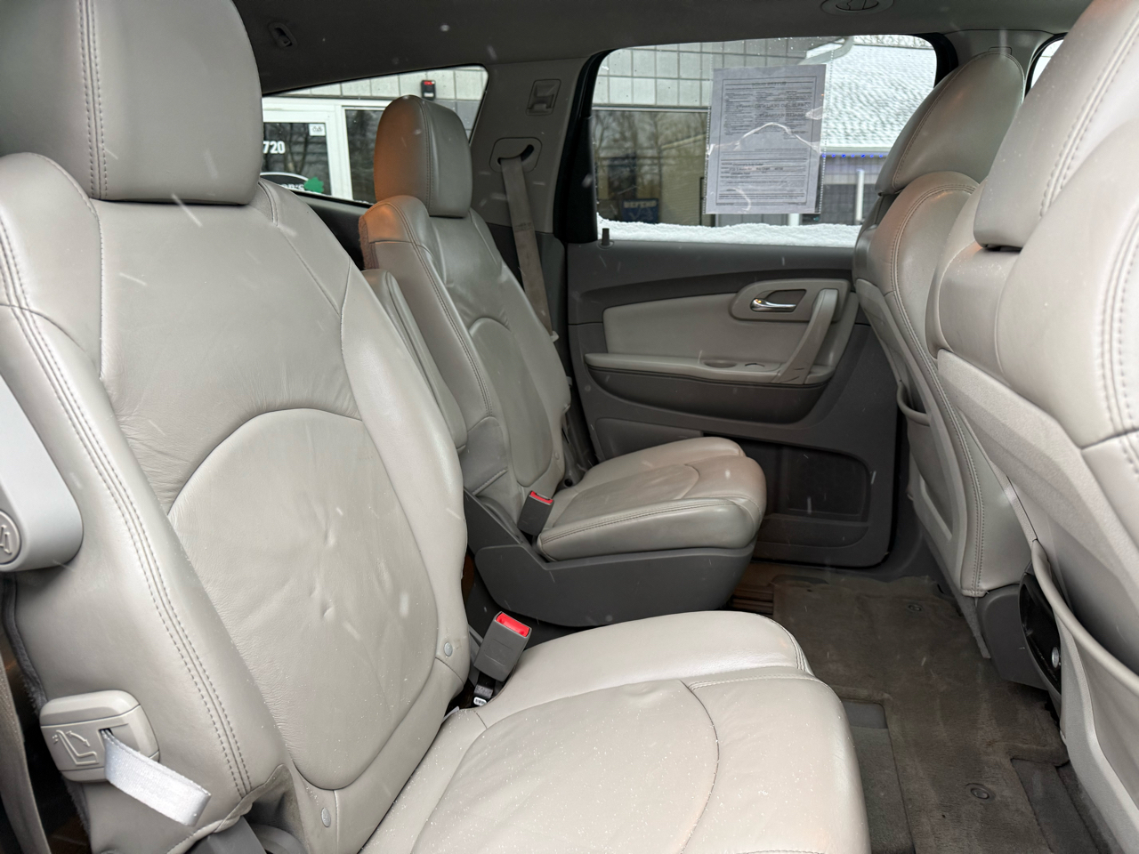 Chevrolet Traverse 1LT AWD 2011