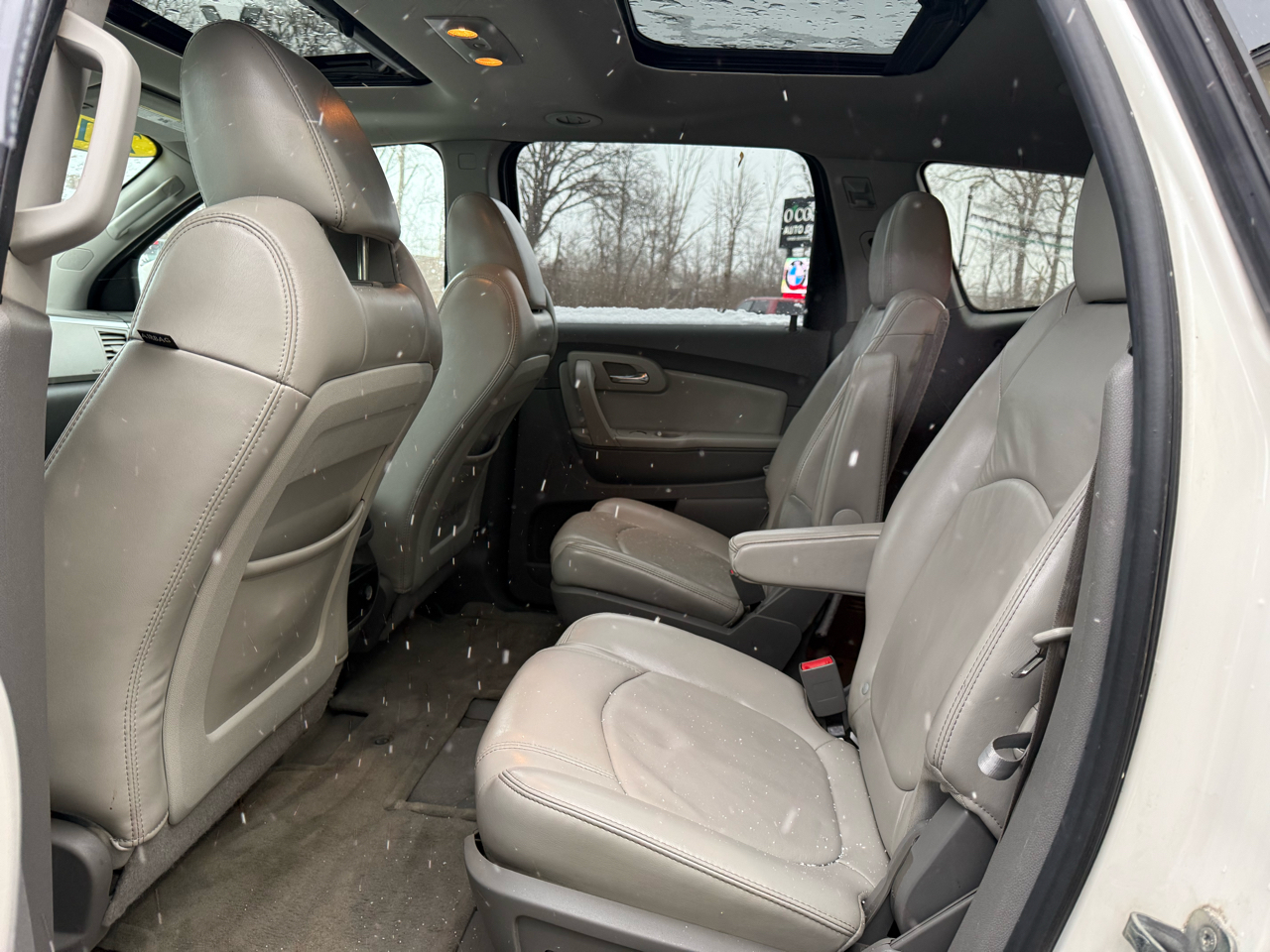 Chevrolet Traverse 1LT AWD 2011