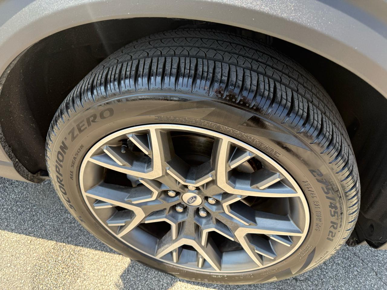 Ford Explorer Platinum AWD 2025