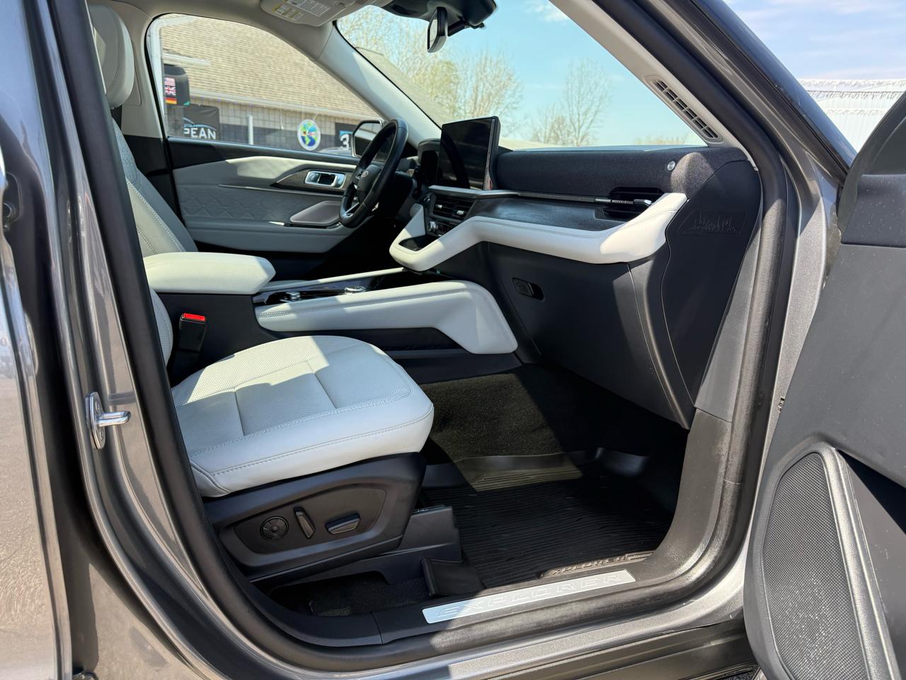 Ford Explorer Platinum AWD 2025
