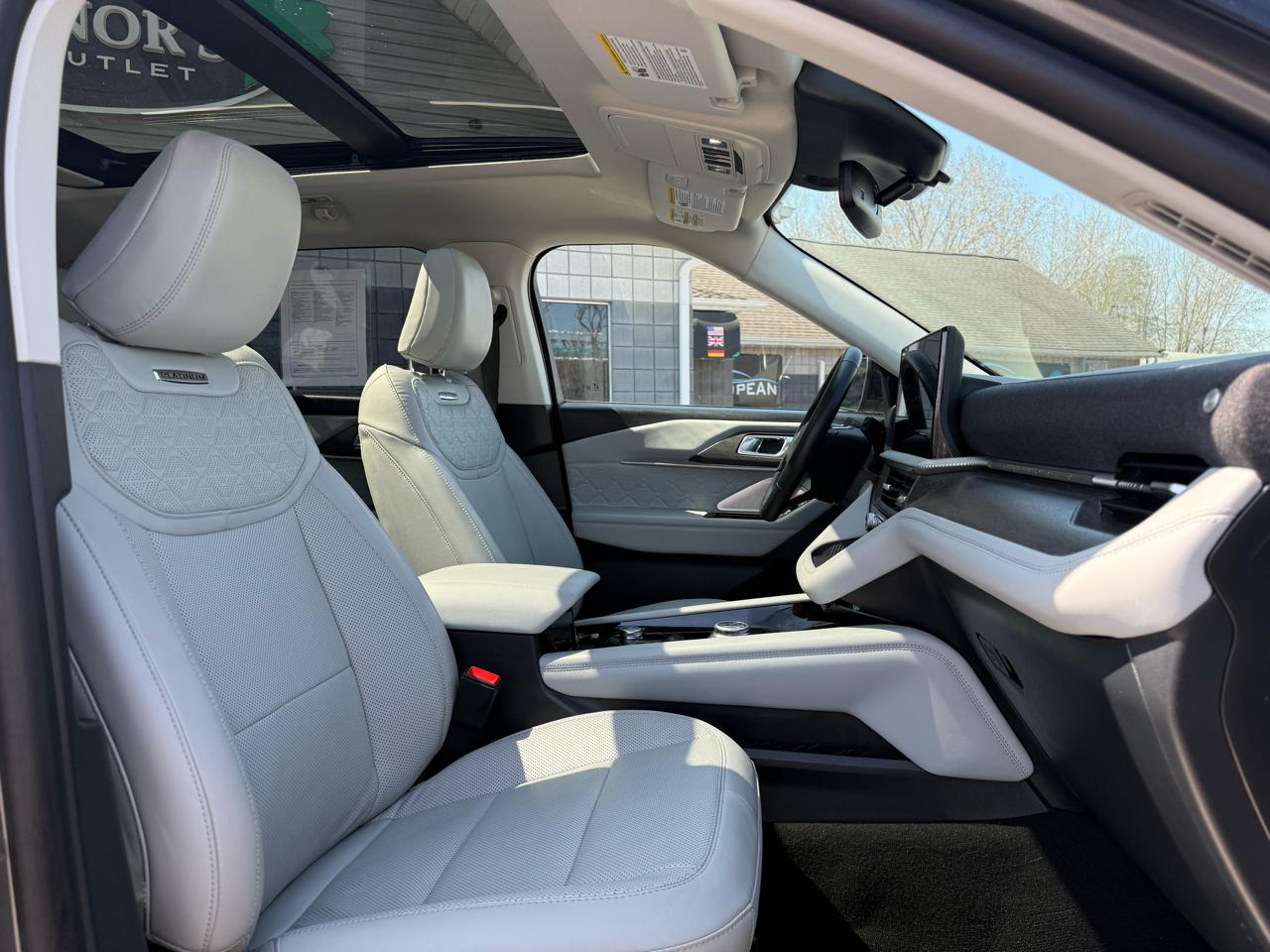 Ford Explorer Platinum AWD 2025