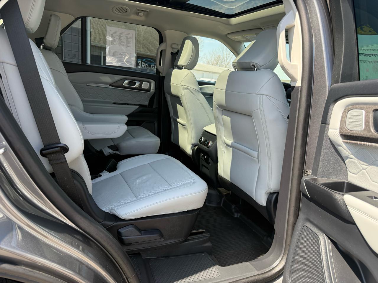 Ford Explorer Platinum AWD 2025