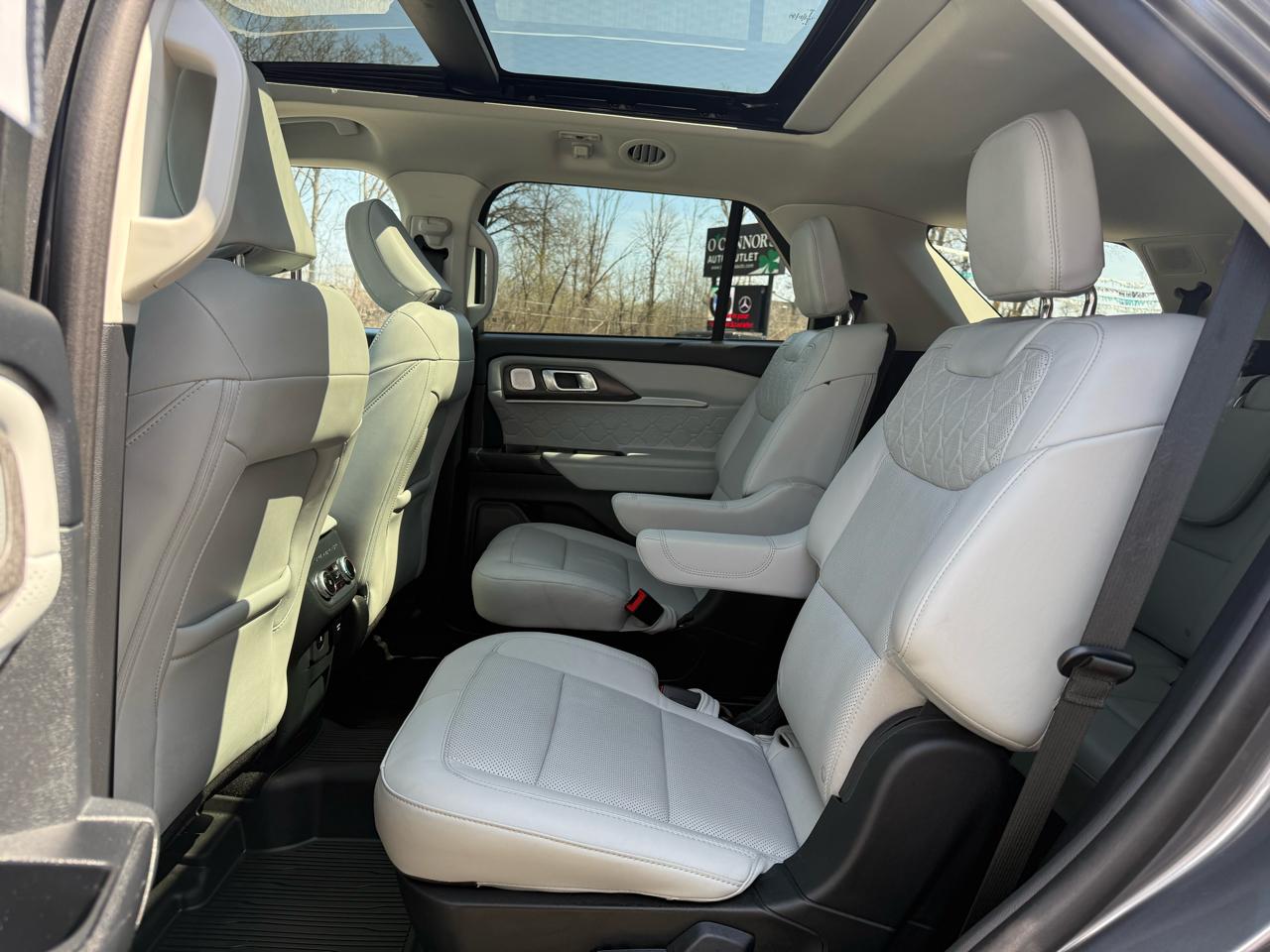 Ford Explorer Platinum AWD 2025