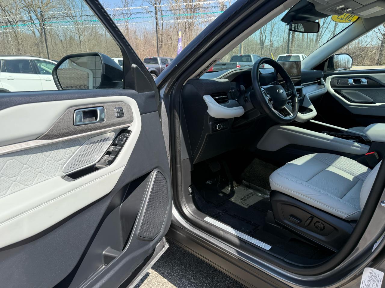 Ford Explorer Platinum AWD 2025