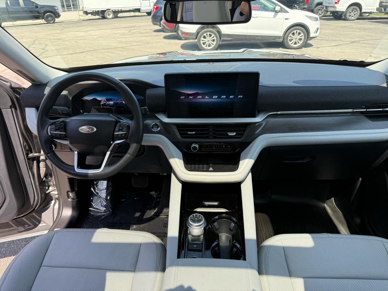 Ford Explorer Platinum AWD 2025