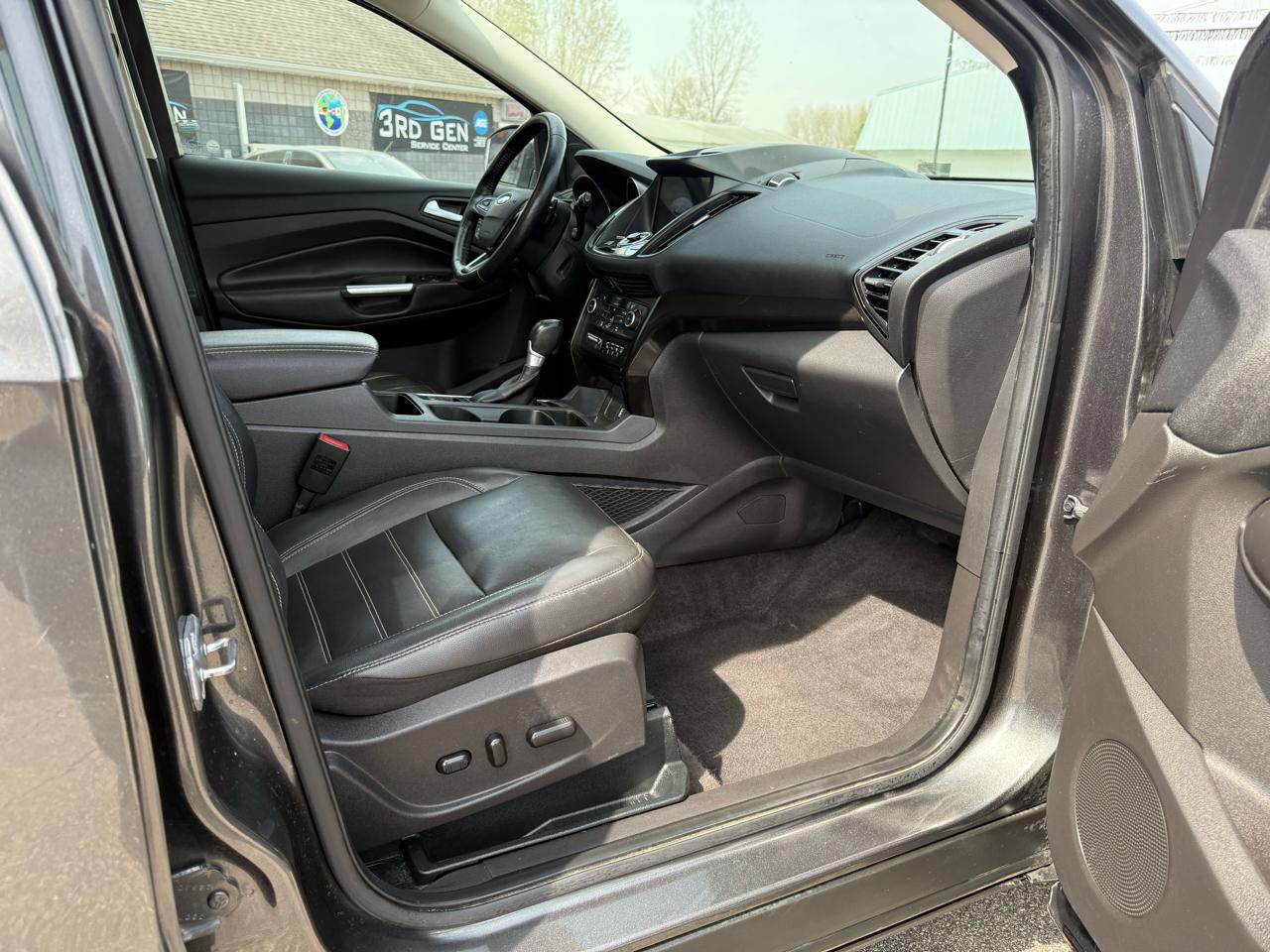 Ford Escape Titanium 4WD 2018
